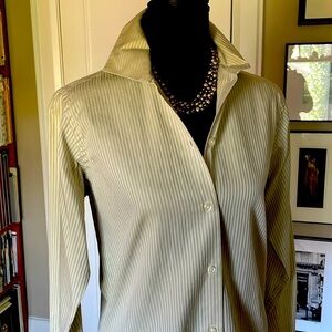 Paul Stuart Women's Classic Fit Button Down Shirt in XS in softly elegant green